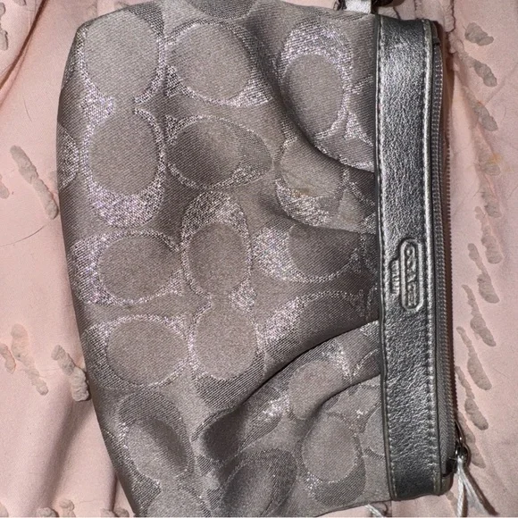 Coach silver metallic wristlet - Picture 5 of 10